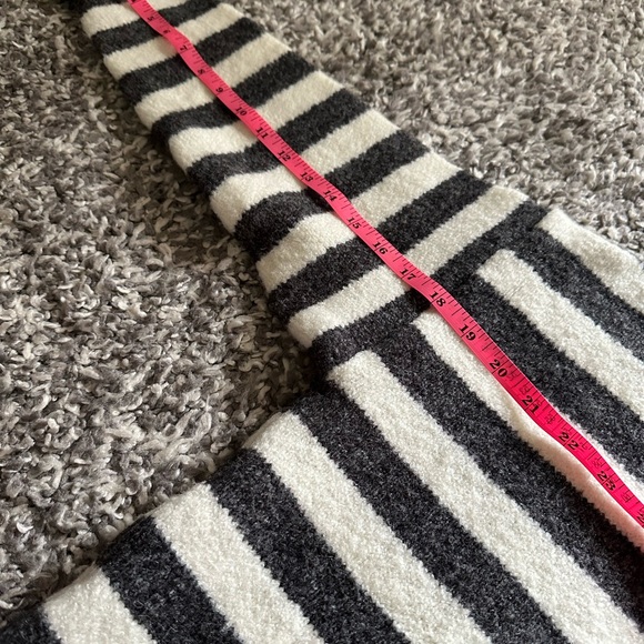 JUST COZY Sweater B&W Striped XS/S - Picture 7 of 7